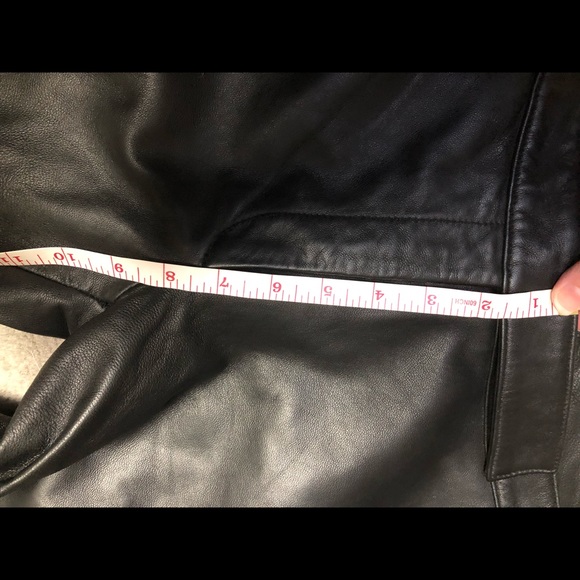 Size 8 HOLT RENFREW black leather pant. - Picture 12 of 13